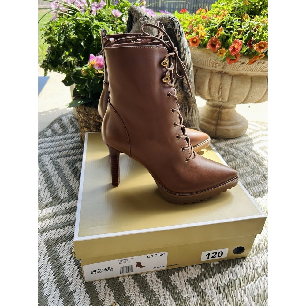 New In Box Michael Kors Kyle lace up bootie color: luggage Size 7.5 - Picture 2 of 9